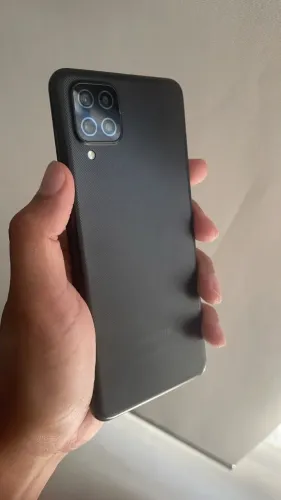 Celular Sansung A12 em bom estado, tela quebrada