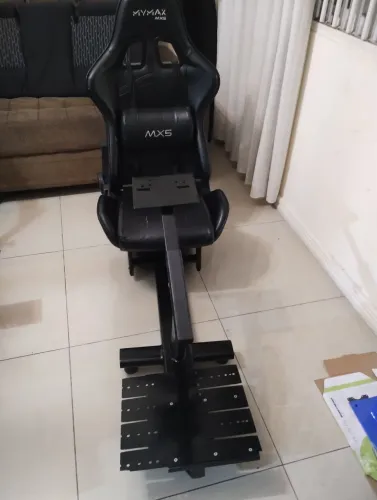 Cockpit simulador de corrida..