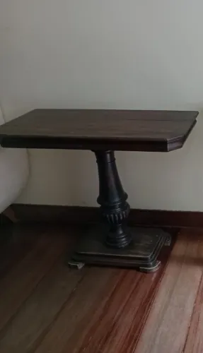 Aparador de apoio em madeira nobre