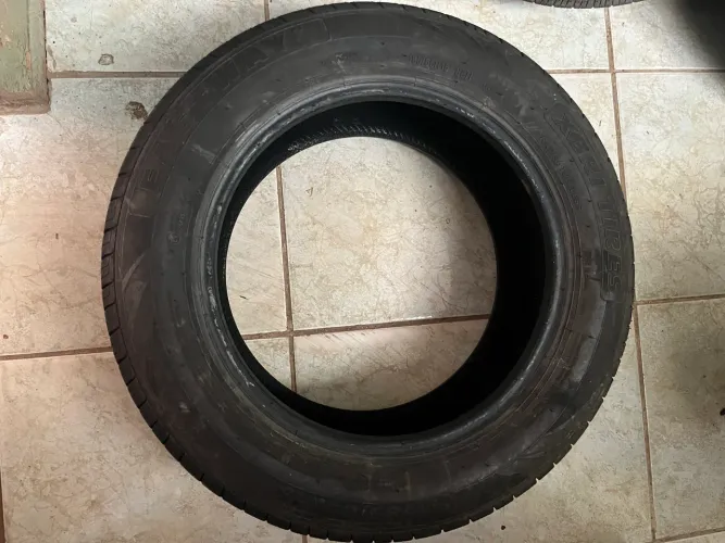 Pneus novos aro 15