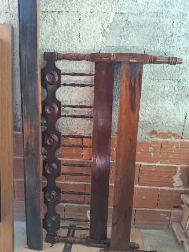Cama de madeira maciça