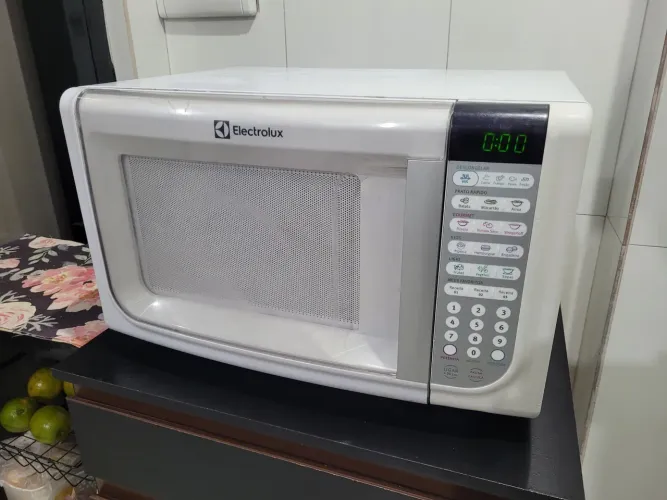 Microondas Eletrolux 31 Litros conservado 