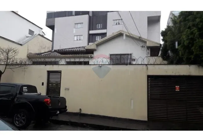 Casa 3 Quartos, 2 Vagas no Bairro Serra/BH!