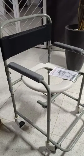 Cadeira de higiene e banho 