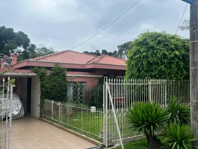 Residencia de frente para a rua - terreno amplo