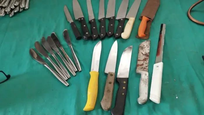 conjunto de grandes facas de cozinha