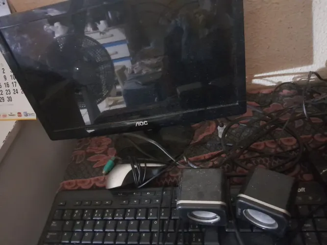 MONITOR AOC 19 POLEGADAS (ACOMPANHA TECLADO,MOUSE E CAIXINHA)