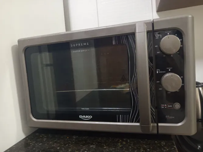 Forno Elétrico de Bancada Dako Supreme Titanium de 44 Litros com função grill.