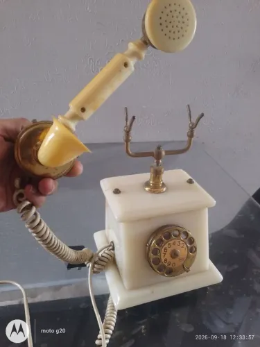 Vendo um telefone de mármore antigo