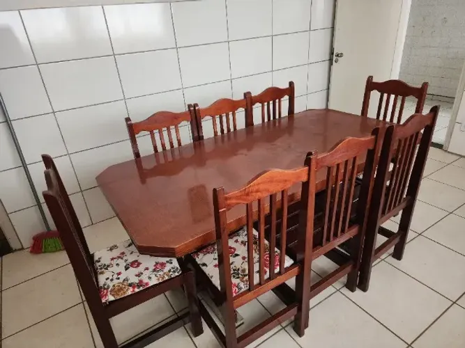 Mesa de jantar com 8 cadeiras