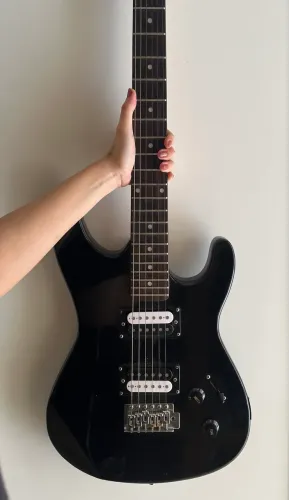 Guitarra Waldman preta estilo Stratocaster - Ótimo estado