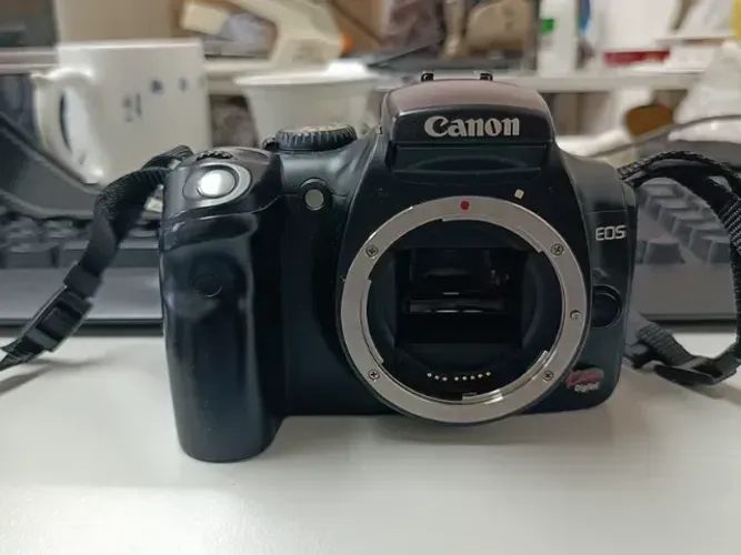Camera Canon EOS kiss n?300D