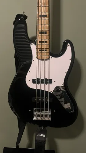 baixo micheal jazz bass preto (com correia, straplock e cordas ernie ball)