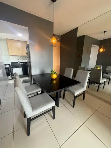 MESA COM 4 CADEIRAS