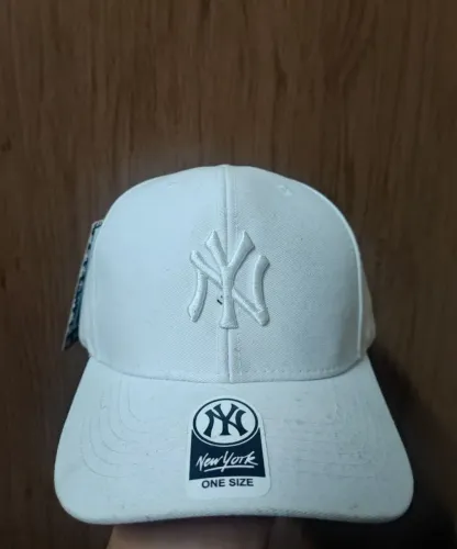 Boné Branco NY novo
