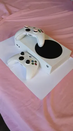 Xbox Series S com 2 Controles, NF, Console sem Sinais de uso