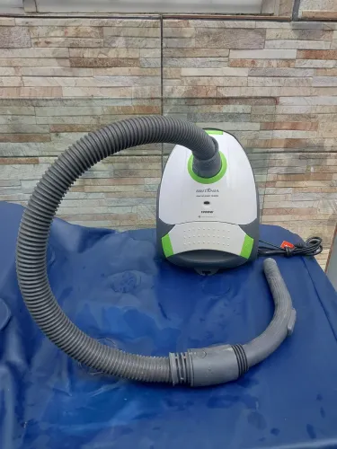 Vende-se Aspirador de pó Britânia Faciclean 1640N 1200W. Valor 120,00.