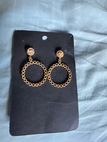 Brinco dourados bolinhas vazadas