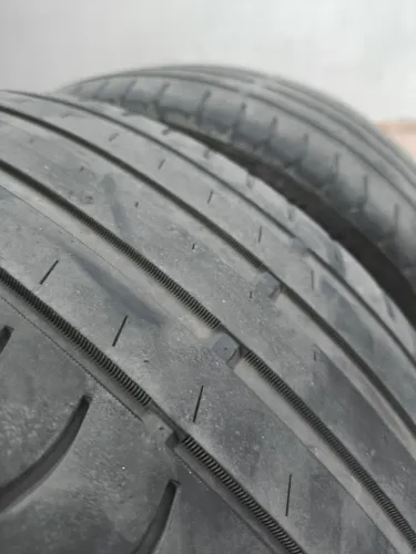 2 Pneus 235/45 R19 em bom estado.