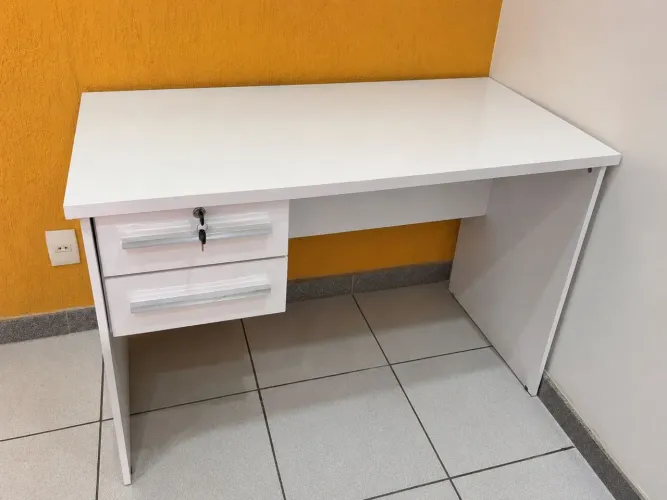 Mesa para computador/escrivaninha