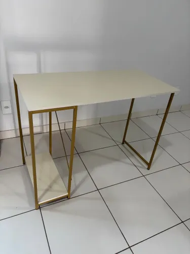Mesa Escrivaninha Gamer e Home Office Barcelona Estilo Industrial com Prateleira