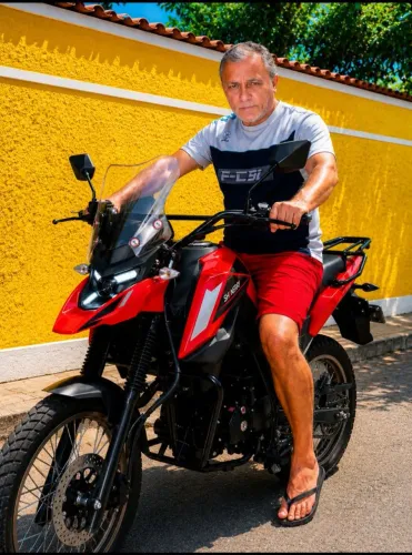 Vendo moto shi 175cc com 1.000 km