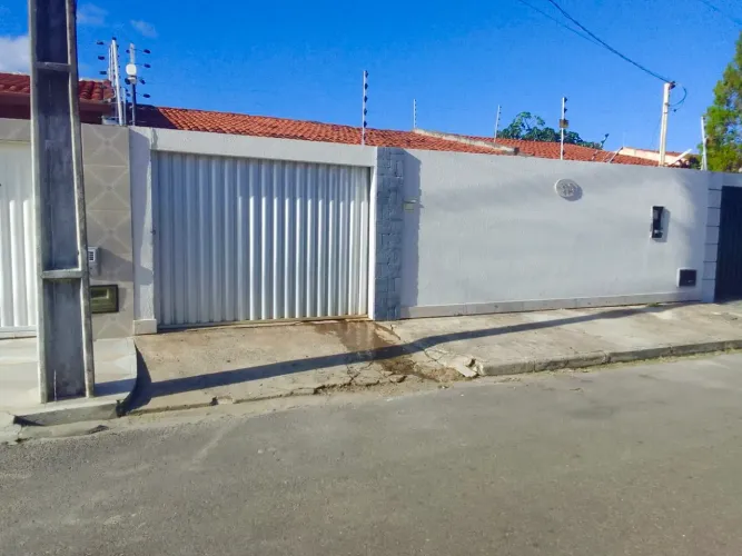 Casa 3/4, garagem e quintal, Aruanã