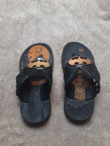 Chinelo infantil grendene Batman tamanho 25 + brinde mochila tubarão comprei na riachuelo