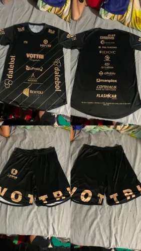 Camisas e shorts de futevôlei