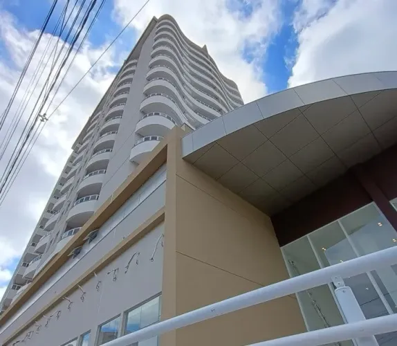 Apartamento de 105,0m² de área privativa com 142,26m² de área total.