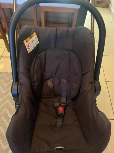 Vende-se carrinhos e bebe + bebe conforto