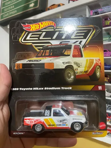 Hot Wheels Elite 64 - Toyota Hilux Stadium 1989