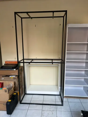Arara de Chão Reforçada Estilo Industrial Preta - Grande (2 Metros)
