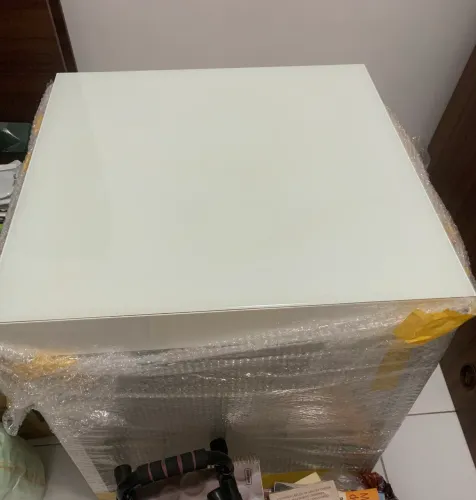 VENDO APARADOR LAQUEADO COM BASE LE ALUMÍNIO 