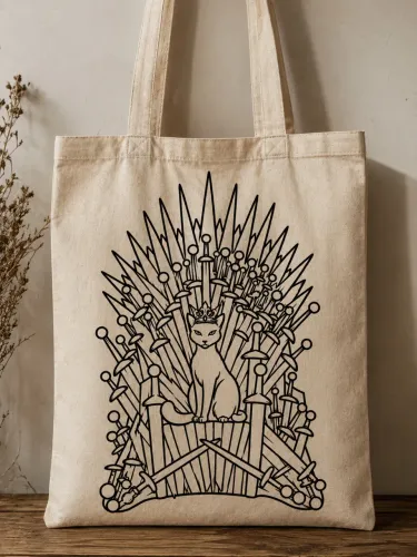 Ecobag em algodão cru com estampa exclusiva de um gato sentado no trono de ferro