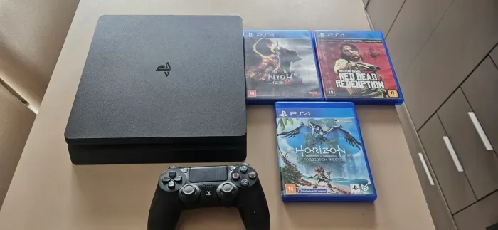 Playstation 4 + 3 jogos