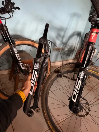Suspensão rock shox sid select 120mm com trava twist lock 3 estagios