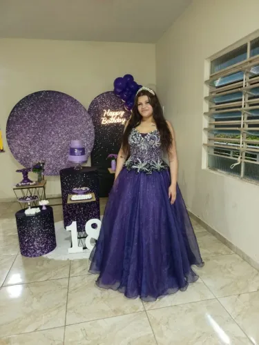 Vestido de Debutante Roxo Completo com Coroa e Saia de Balada ?