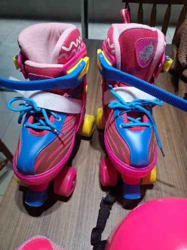 patins praticamente novo. Usado 2 ou 3 vezes somente.