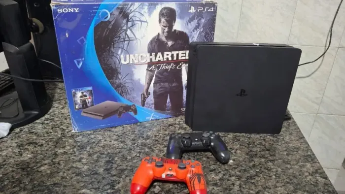 PlayStation 4 Slim 1TB - Semi-Novo (Apenas 5 Meses de Uso!) com Nota Fiscal 