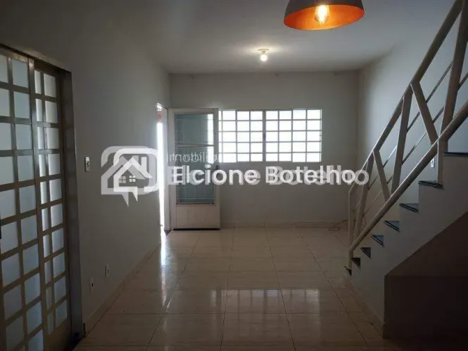 Sobrado residencial à venda no Alto Umuarama, Uberlândia/MG | 130m²