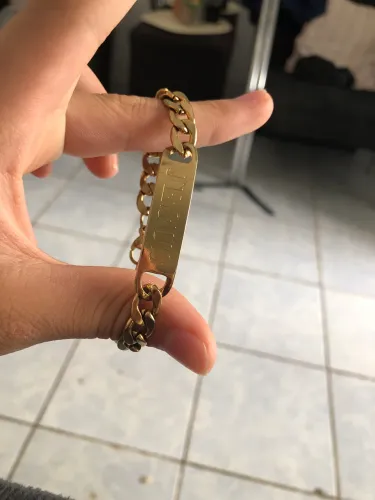 Correntizinha banhada a ouro com nome Jesus 