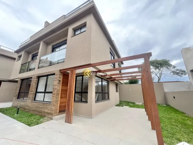 Sobrado/Triplex no Condomínio Monte Carlo  Tingui em Curitiba/PR