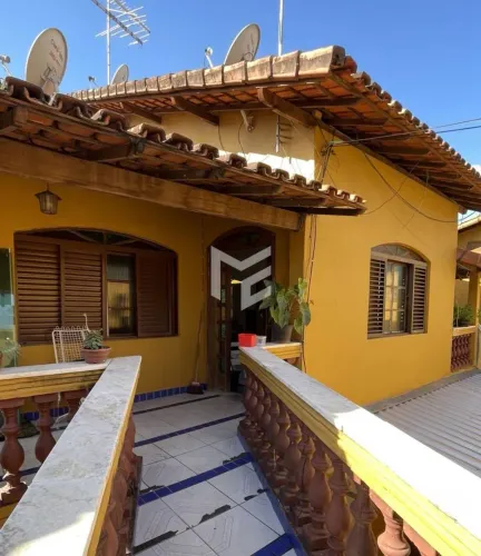 Linda Casa 4 quartos com mais 16 Kitnets construido, Bairro Angola  Betim