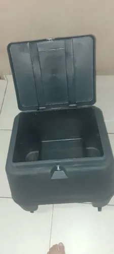 Estou vendendo baú de 80 litros