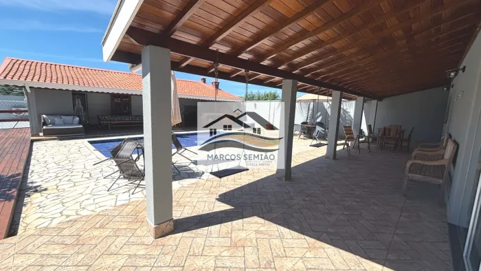 VENDO BELÍSSIMA CASA MOBILIADA EM COND FECHADO EM LINDÓIA/SP