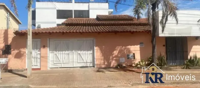 Casa com 3 suites plenas com piscina toda reformada no setor sudoeste