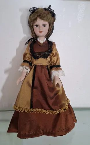 Bonecas porcelanas damas da época