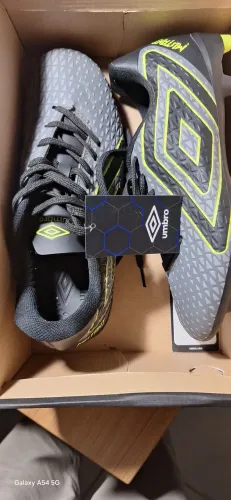 Chuteira Umbro Mutant Campo Nº 39 - Estado de Nova - Usada Apenas 1 Vez