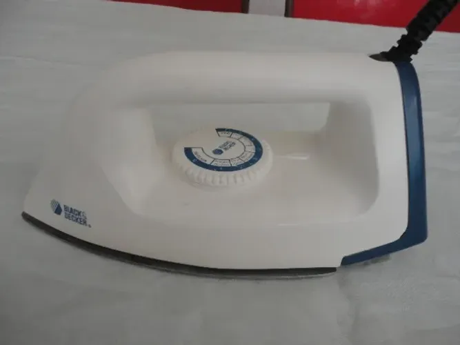 Ferro de passar Black&Decker F200C
